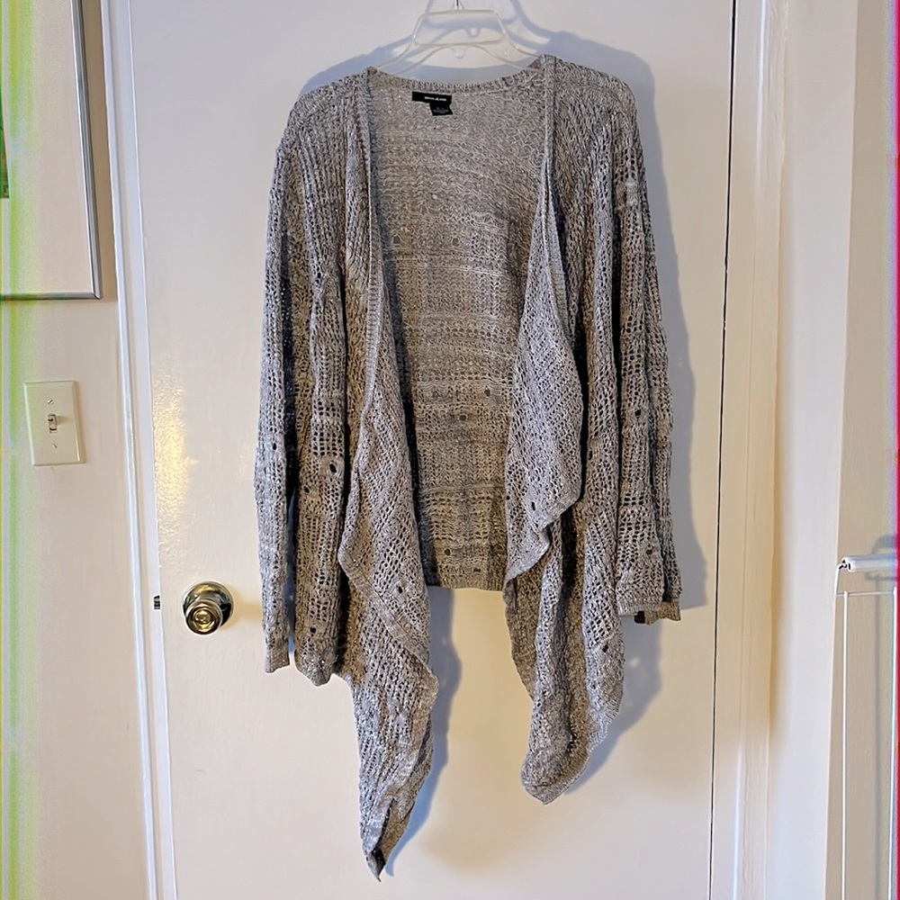 Grey w/ metallic 🧶 light buttonless cardigan
